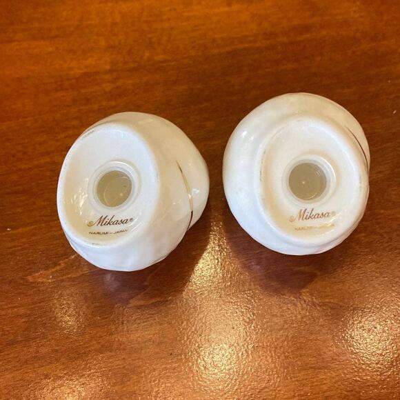 Mikasa Salt & Pepper Shakers - Picture 2 of 2